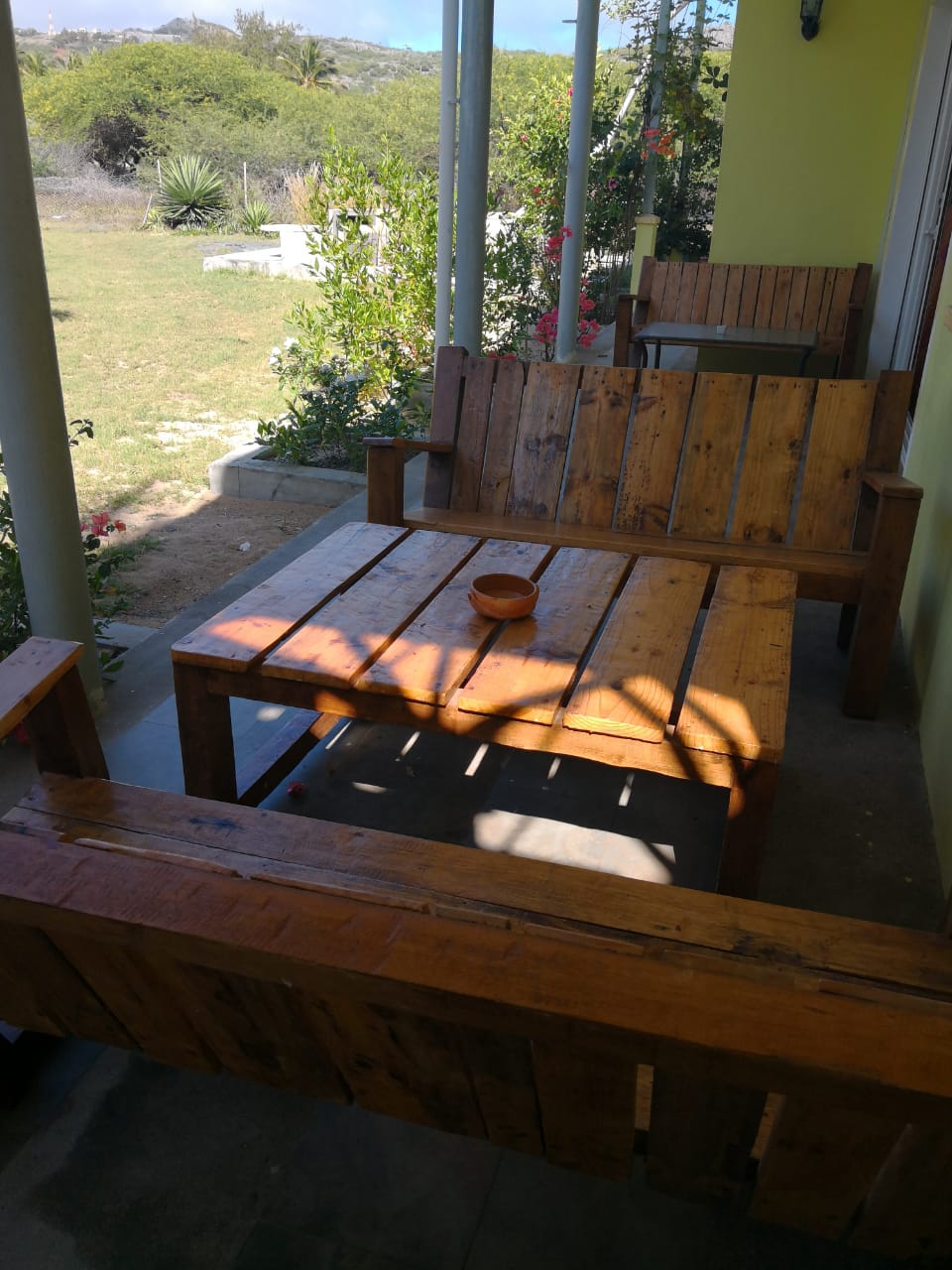 Détente devant le jardin