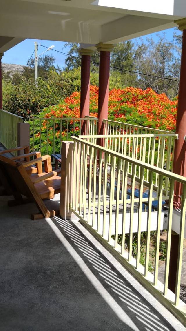 Nos chambres s'ouvrent sur de grandes terrasses, une vue dégagée s'offre aux voyageurs, admirer le jardin ou le lagon et le sable fin